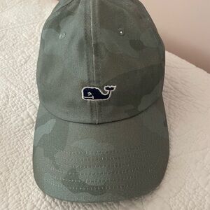 New ladies Vineyard Vines camo lid